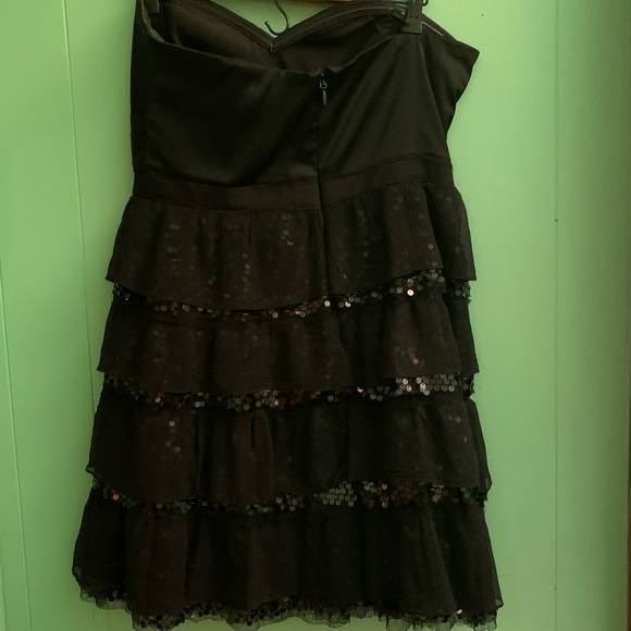 Black strapless layered dress - Picture 2 of 3